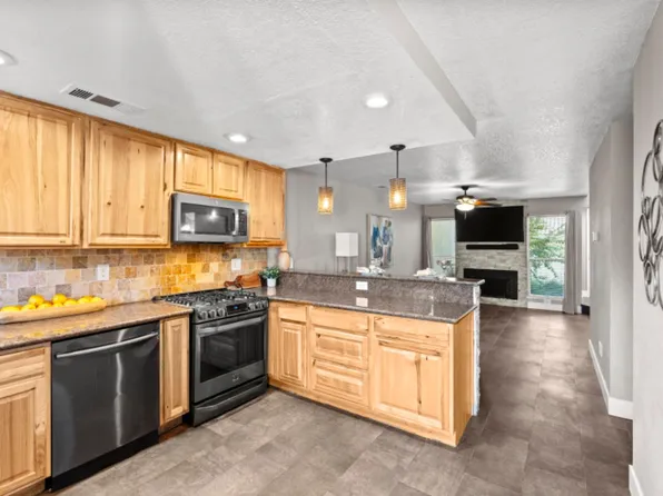 2132 Mount Vernon Dr APT D, Modesto, CA 95350