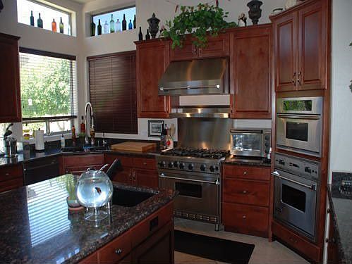 Gourmet kitchen