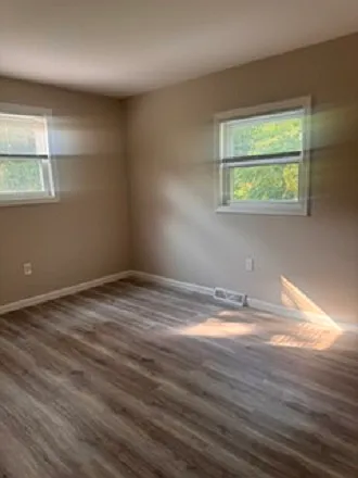3 bed, 1.5 bath, 1408 sqft, $2,450 — Photo 4
