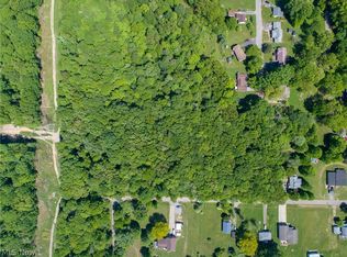 1st St, Masury, OH 44438