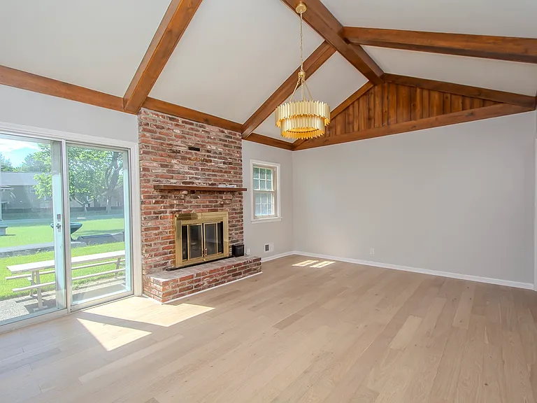 11802 Robindale Rd — Photo 18