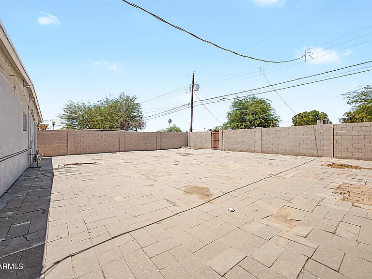 2038 E Lemon St — Photo 25