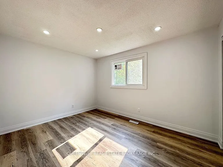 7 Leaside Dr #MAIN — Photo 6