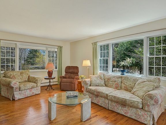 4th image of 11 Windwood Ct