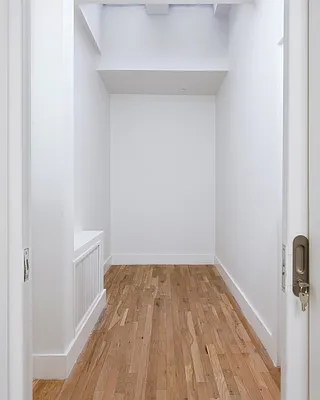 Rented by Sterling Holdings | media 18