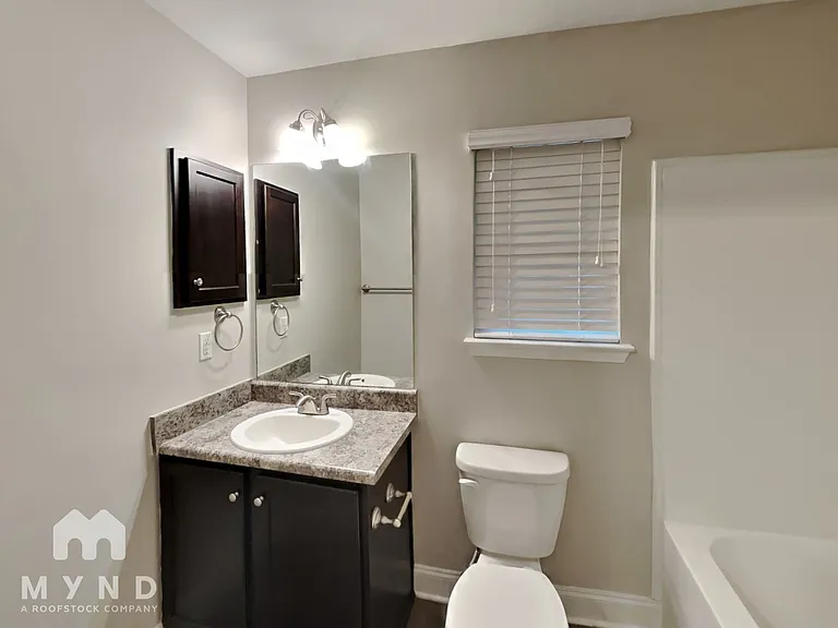 566 Waterford Ln — Photo 14