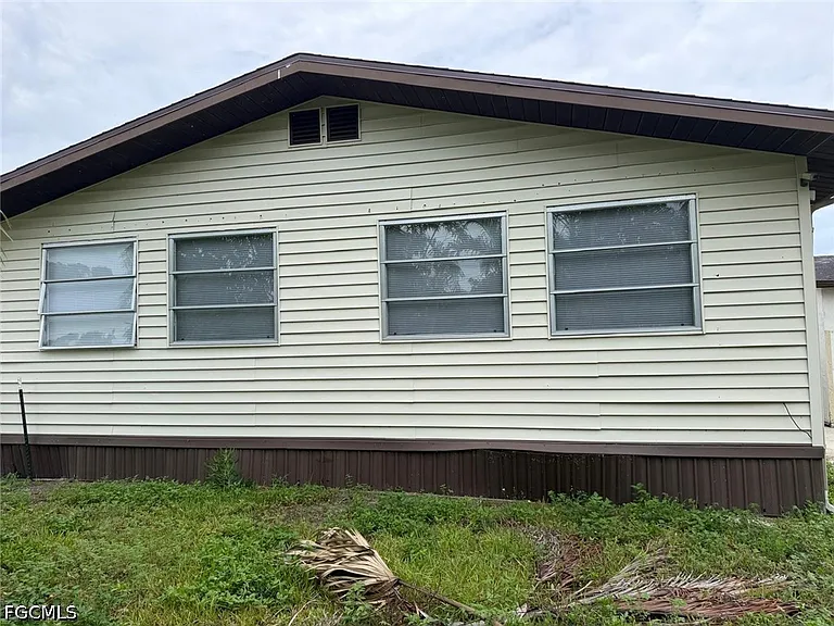 130 Lantern Pl — Photo 2