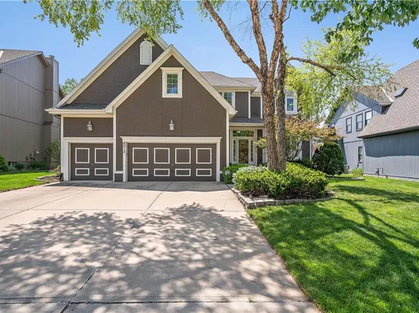 8013 W 131st Pl, Overland Park, KS 66213