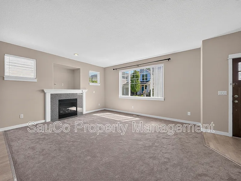 3 bed, 2.5 bath, 1724 sqft, $2,650 — Photo 3