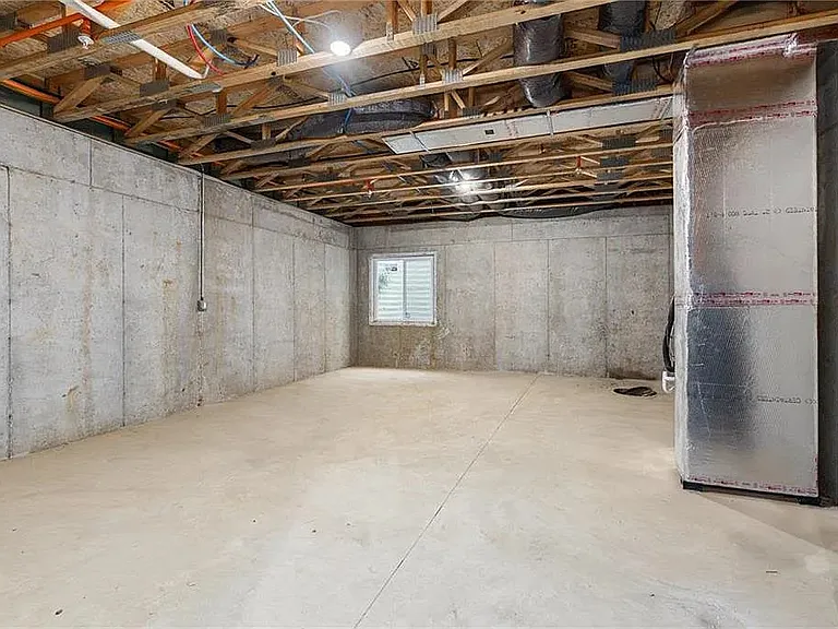 455 S Jordan St — Photo 20