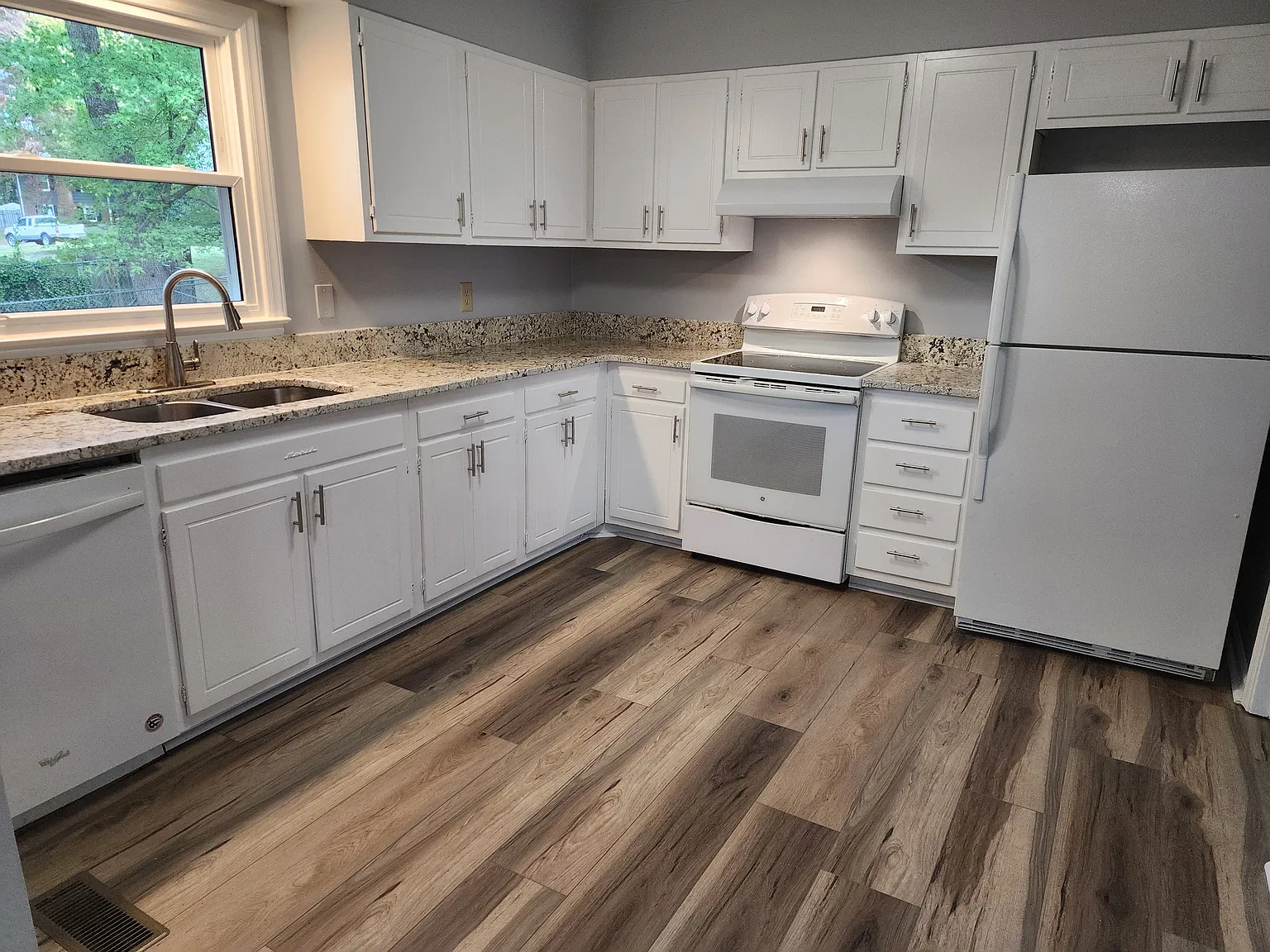 3 bed, 1600 sqft, $2,150 — Photo 2