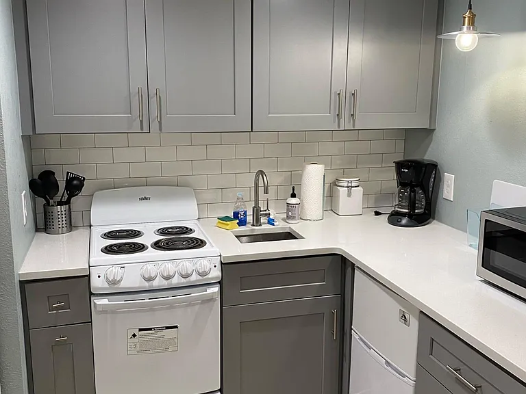lower level mini kitchen (previously built for airbnb)