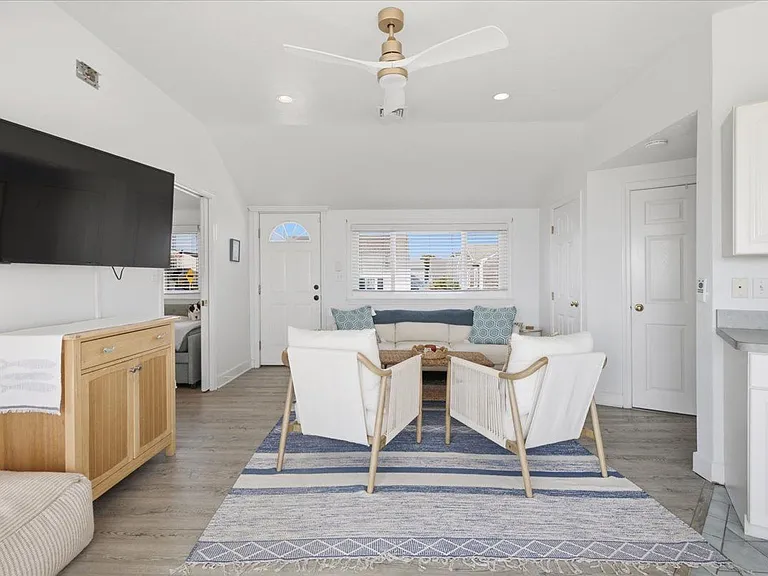 490 Ocean St — Photo 4