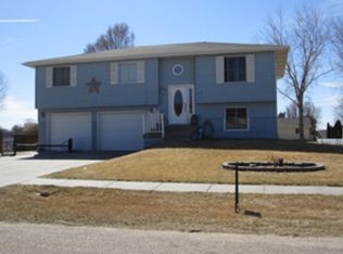 3609 Bronco Rd, Grand Island, NE 68801