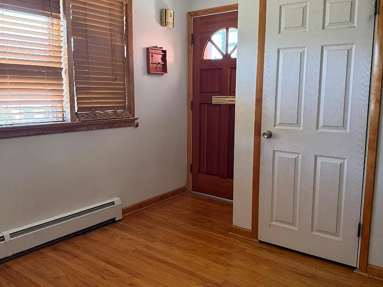 5917 Roosevelt Ave — Photo 6