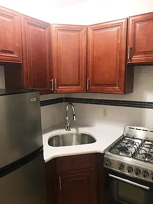 Rented by Lucien Perry | media 12