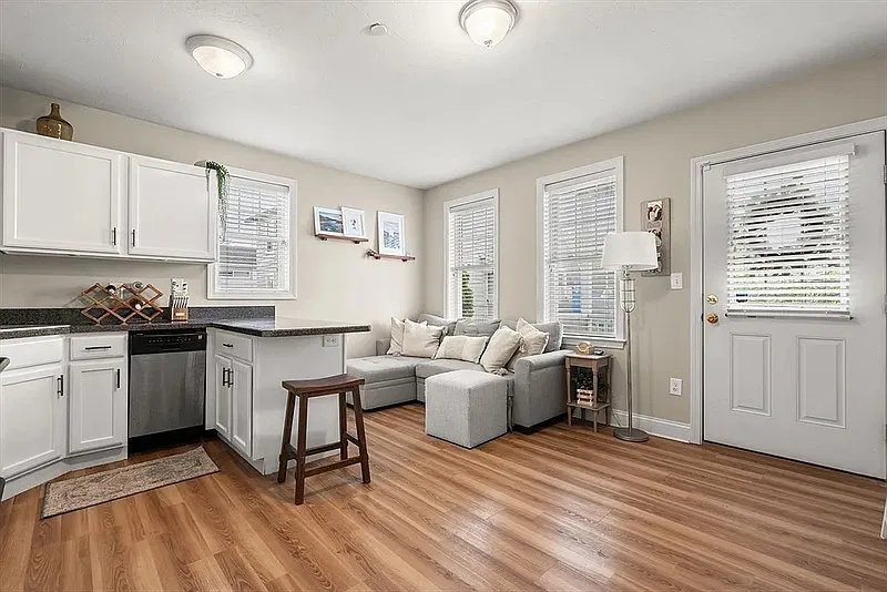 1 bed, 1.0 bath, 498 sqft, $1,650 — Photo 3