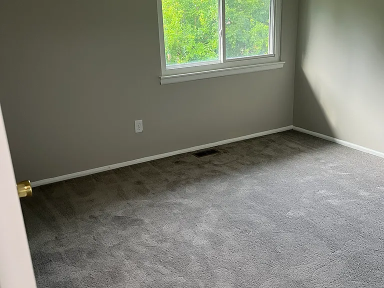 1813 Plymouth Ct — Photo 14