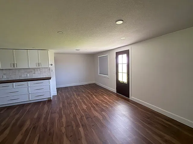 3 bed, 770 sqft, $1,650 — Photo 2
