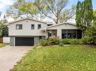 417 24th St NW, Minot, ND 58703