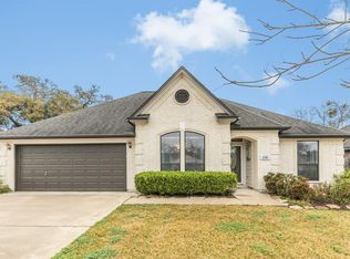126 Corkwood St, Lake Jackson, TX 77566