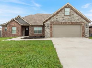 201 Pin Oak St, Gentry, AR 72734