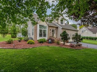 242 Stonehenge Dr, Phillipsburg, NJ