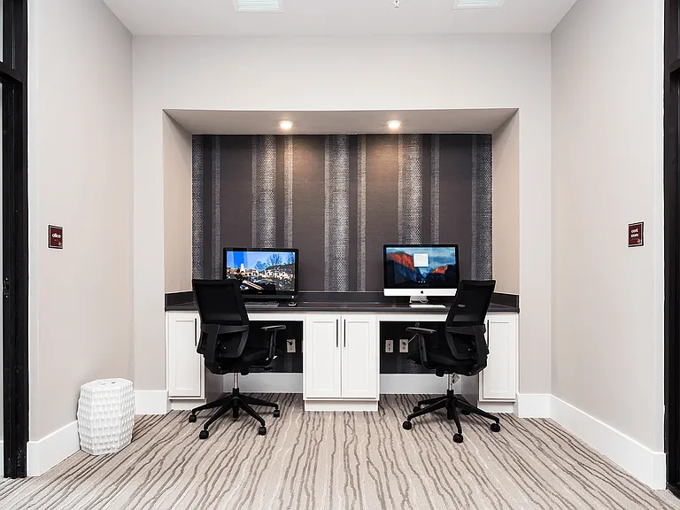 Holly Crest Apartments — Photo 9