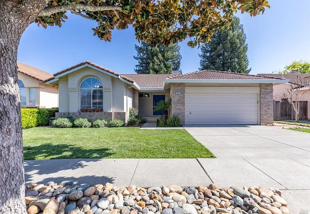 2431 Wine Country Ave photo 1