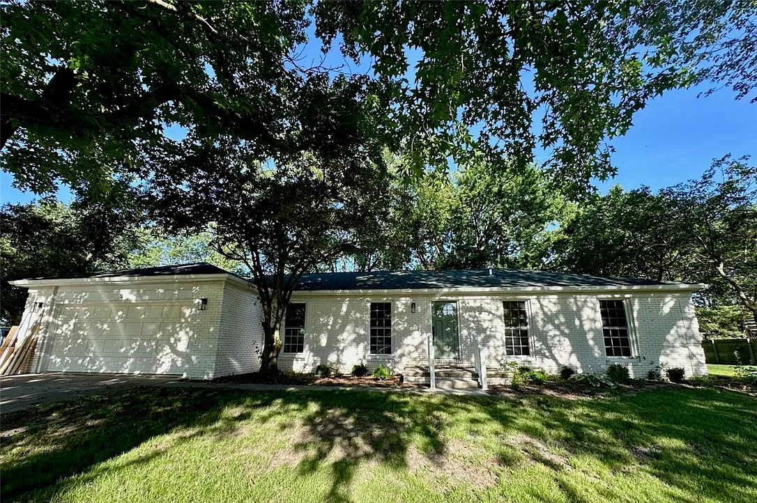 2 Mitchell Ave photo 1
