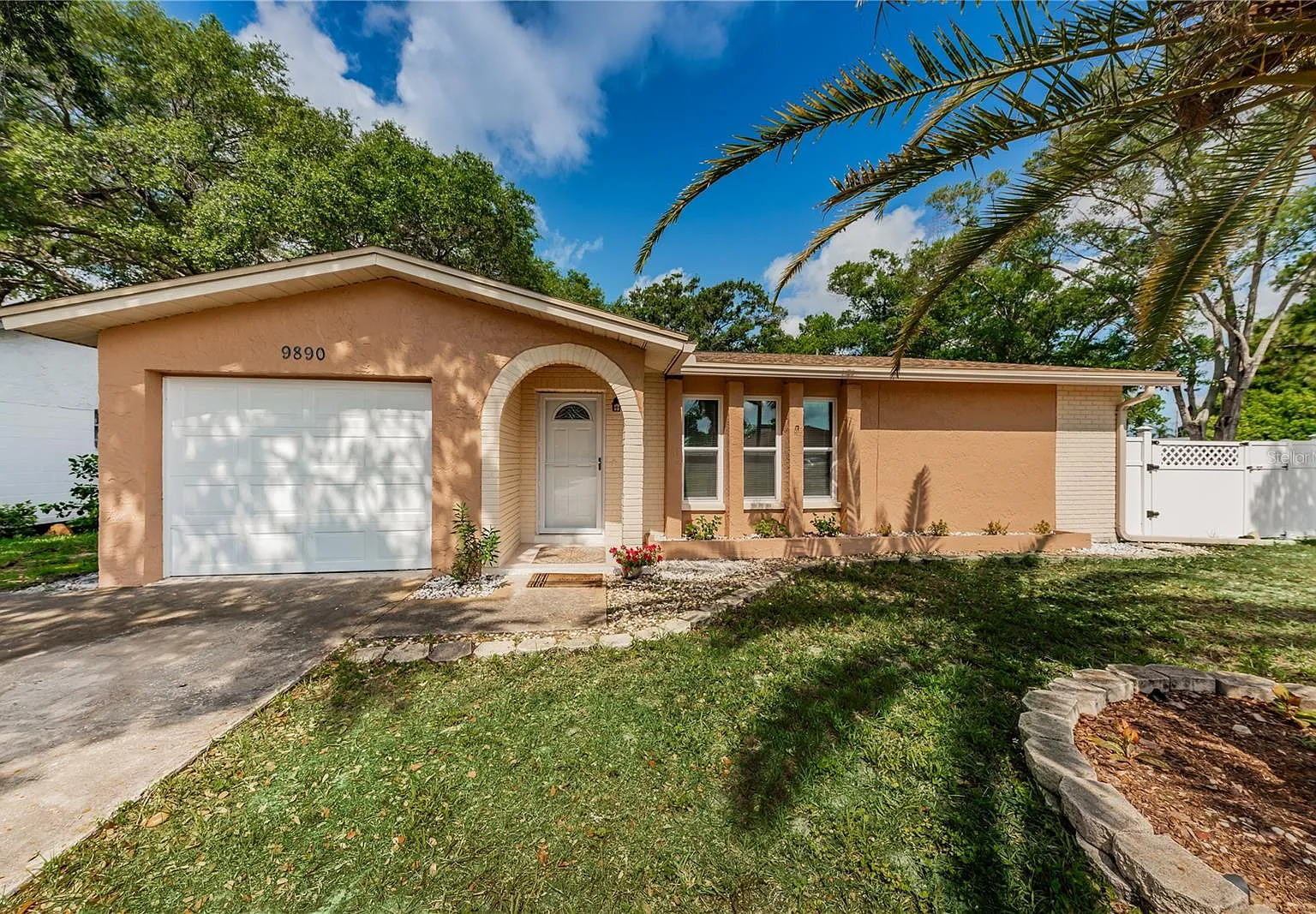 3 bed, 1420 sqft, $2,800 — Photo 1