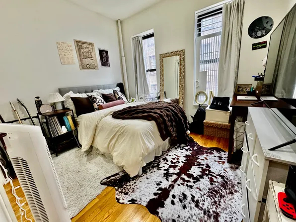 435 East 75th Street image 1 of 19