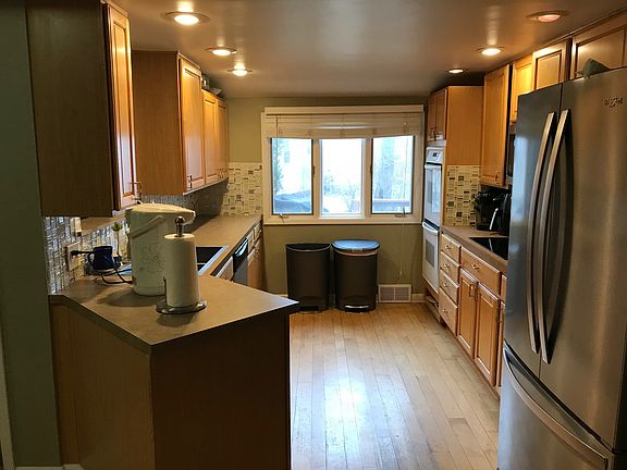 5th image of 23209 Beachwood Blvd