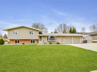 1744 12th St SW, Minot, ND 58701