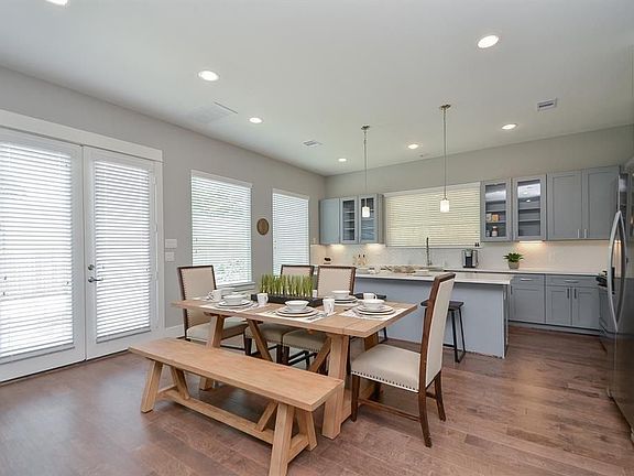 5th image of 322 Yale Oaks Ln