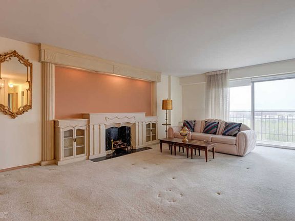 2nd image of 7141 N Kedzie Ave APT 1013