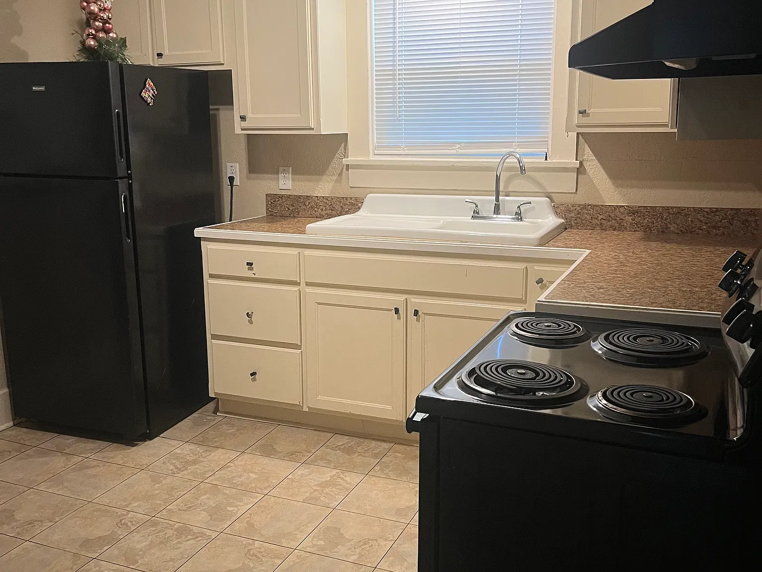 2 bed, 1056 sqft, $885 — Photo 2