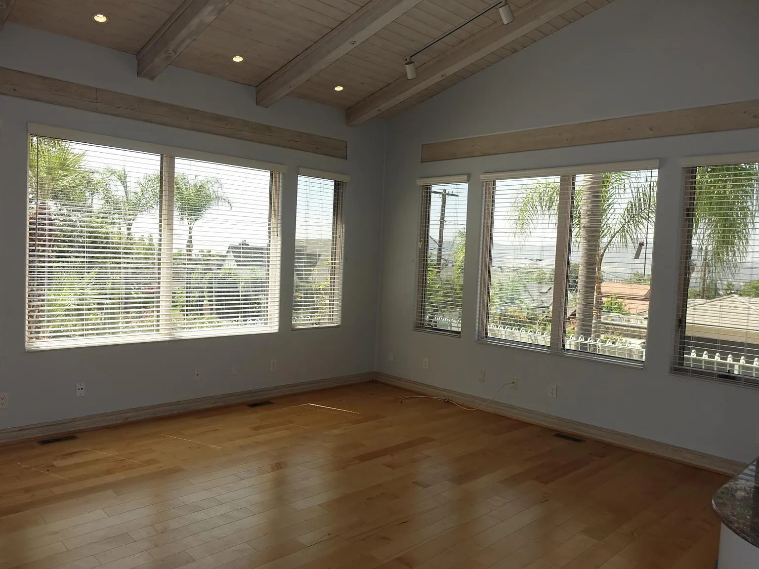 3 bed, 2.5 bath, 2512 sqft, $6,500 — Photo 4