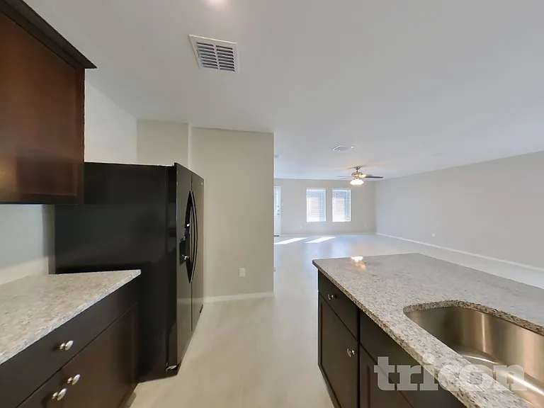 1717 Claireborne Ct — Photo 6
