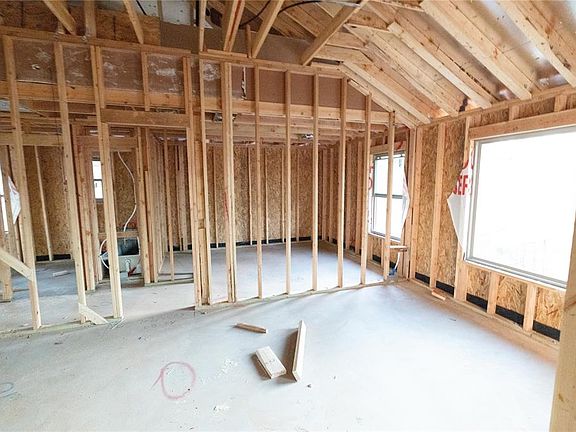 4th image of 3313 Broadmoore Dr