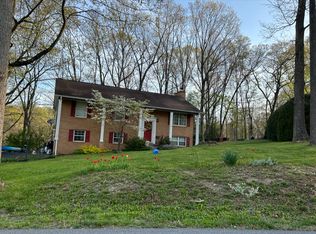 5 Sutton Pl, Oak Hill, WV 25901