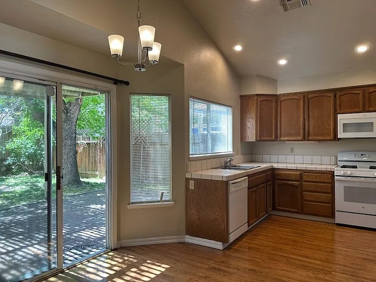 8320 Dalkeith Way — Photo 12