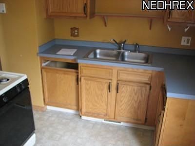 3rd image of 4481 W 138th St