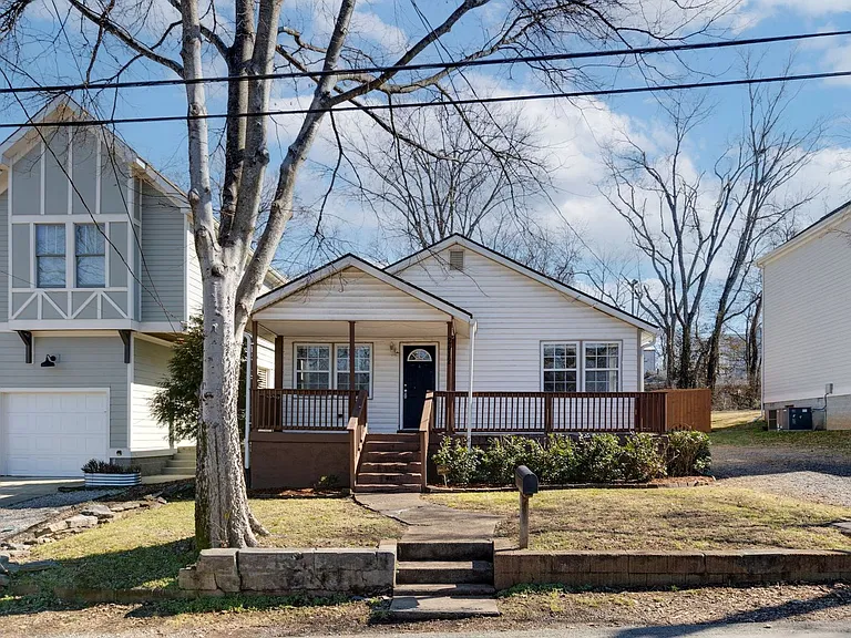 2412 Chapel Ave — Photo 2
