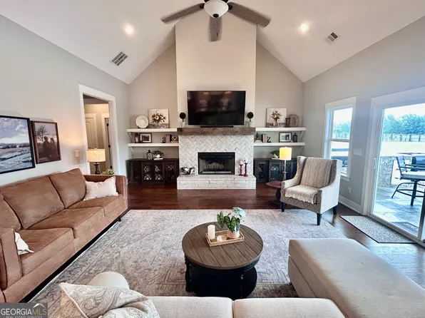 1072 Gray Girls Rd, Senoia, GA 30276