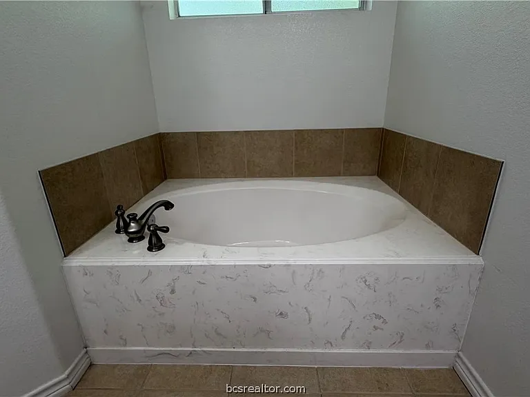 1102 Crested Point Ct — Photo 14
