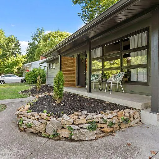 7916 Maple St — Photo 21