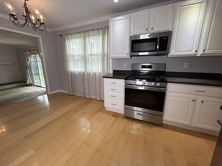 217 Vassar Dr — Photo 7