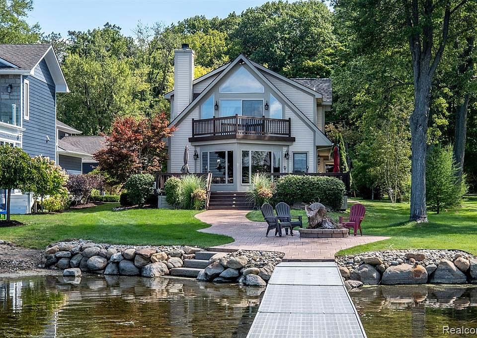 10686 Bob White Beach Blvd, Whitmore Lake, MI 48189 Zillow