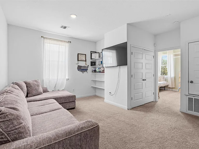 7704 Norah Dr — Photo 8
